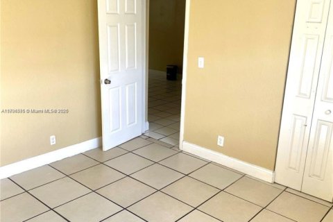 Casa en alquiler en Fort Lauderdale, Florida, 4 dormitorios, 111.48 m2 № 1959507 - foto 18