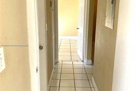 Casa en alquiler en Fort Lauderdale, Florida, 4 dormitorios, 111.48 m2 № 1959507 - foto 14