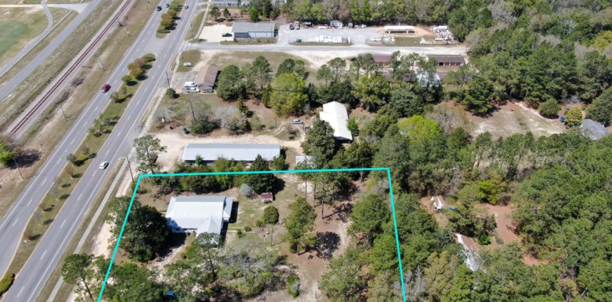 Propiedad comercial en De Funiak Springs, Florida № 559232