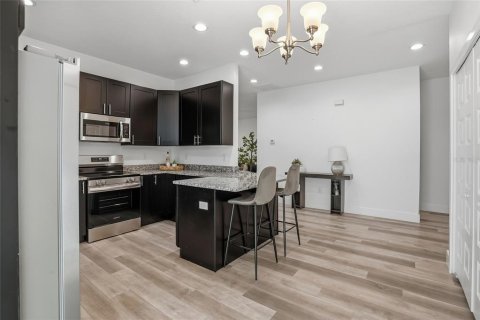 Casa en venta en Tampa, Florida, 3 dormitorios, 144.46 m2 № 2098885 - foto 9