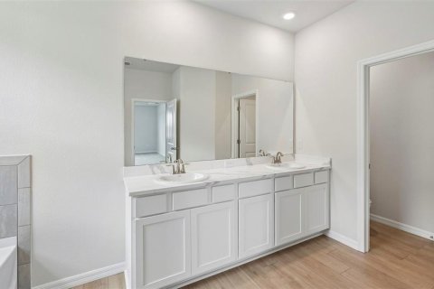 House in Parrish, Florida 4 bedrooms, 235.69 sq.m. № 2208436 - photo 17