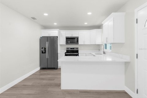 Купить виллу или дом в Тампа, Флорида 8 комнат, 120.59м2, № 2144066 - фото 6