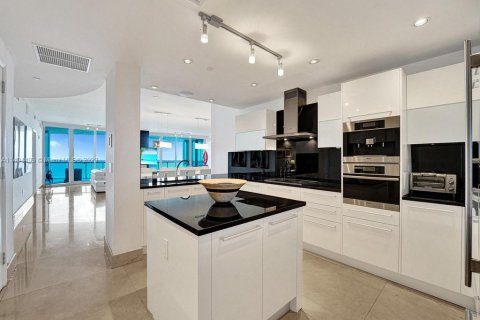 Copropriété à louer à Sunny Isles Beach, Floride: 6 chambres, 438.5 m2 № 1748981 - photo 14