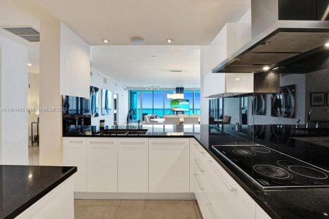Copropriété à louer à Sunny Isles Beach, Floride: 6 chambres, 438.5 m2 № 1748981 - photo 17