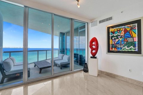 Copropriété à louer à Sunny Isles Beach, Floride: 6 chambres, 438.5 m2 № 1748981 - photo 2