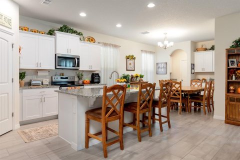 House in Winter Garden, Florida 4 bedrooms, 212.75 sq.m. № 1911138 - photo 12