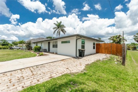 Villa ou maison à vendre à Punta Gorda, Floride: 3 chambres, 125.23 m2 № 1755099 - photo 4
