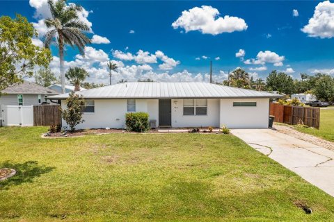 Villa ou maison à vendre à Punta Gorda, Floride: 3 chambres, 125.23 m2 № 1755099 - photo 1