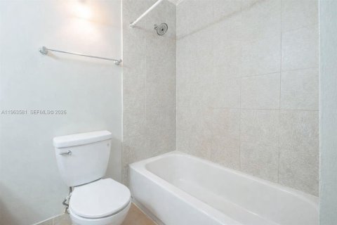 Copropriété à vendre à Lauderhill, Floride: 2 chambres, 106.84 m2 № 2081030 - photo 3