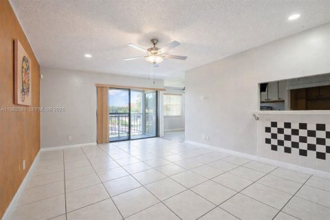 Copropriété à vendre à Lauderhill, Floride: 2 chambres, 106.84 m2 № 2081030 - photo 2