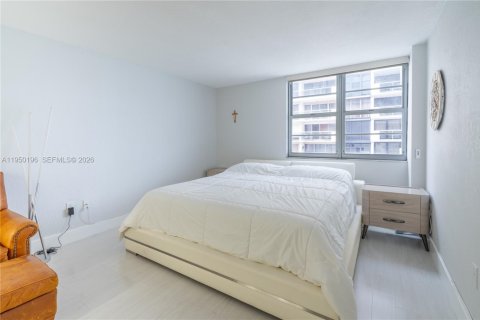 Condo in Miami Beach, Florida, 2 bedrooms  № 2153071 - photo 25