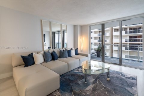 Condo in Miami Beach, Florida, 2 bedrooms  № 2153071 - photo 2