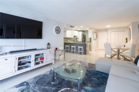 Condo in Miami Beach, Florida, 2 bedrooms  № 2153071 - photo 4