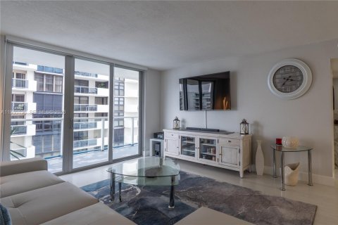 Condo in Miami Beach, Florida, 2 bedrooms  № 2153071 - photo 3