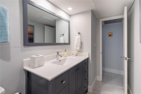 Condo in Miami Beach, Florida, 2 bedrooms  № 2153071 - photo 20