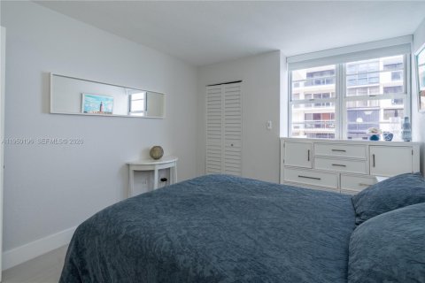 Condo in Miami Beach, Florida, 2 bedrooms  № 2153071 - photo 15