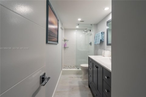 Condo in Miami Beach, Florida, 2 bedrooms  № 2153071 - photo 18