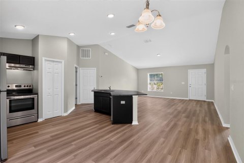 House in Ocala, Florida 3 bedrooms, 124.95 sq.m. № 2148002 - photo 9