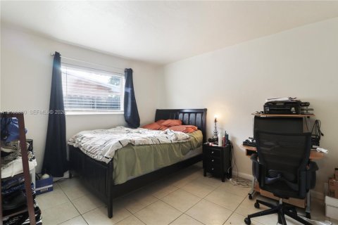 House in Miramar, Florida 3 bedrooms, 160.16 sq.m. № 2409054 - photo 24