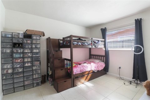 House in Miramar, Florida 3 bedrooms, 160.16 sq.m. № 2409054 - photo 28