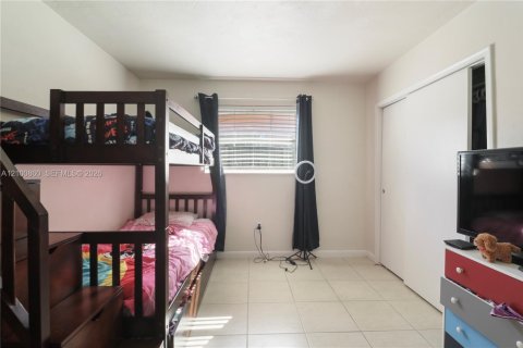House in Miramar, Florida 3 bedrooms, 160.16 sq.m. № 2409054 - photo 29