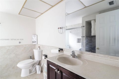 House in Miramar, Florida 3 bedrooms, 160.16 sq.m. № 2409054 - photo 26