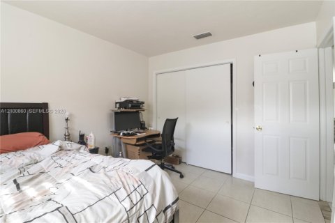 House in Miramar, Florida 3 bedrooms, 160.16 sq.m. № 2409054 - photo 25