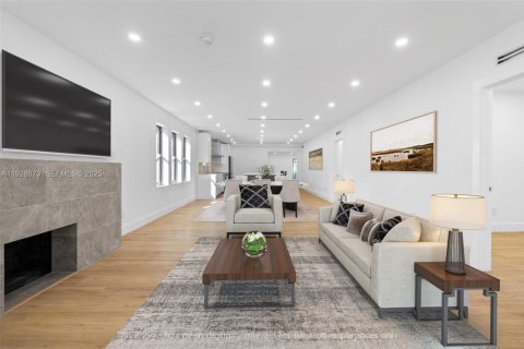 House in Biscayne Park, Florida 4 bedrooms, 228.54 sq.m. № 1987182 - photo 5