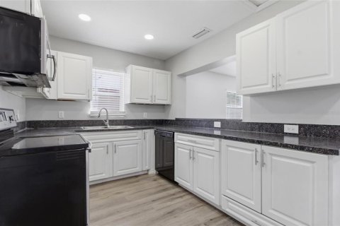 Villa ou maison à vendre à Tampa, Floride: 3 chambres, 130.71 m2 № 2427046 - photo 23