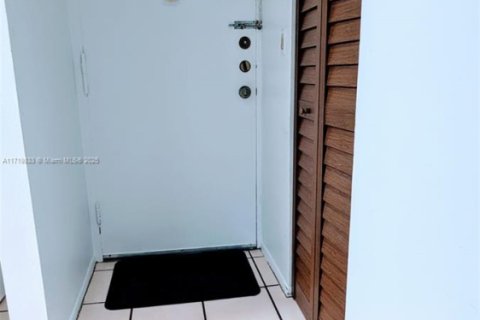 Copropriété à vendre à Hialeah, Floride: 1 chambre, 66.15 m2 № 1471698 - photo 14