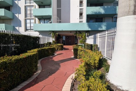 Copropriété à vendre à Hialeah, Floride: 1 chambre, 66.15 m2 № 1471698 - photo 3