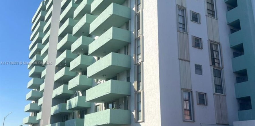 Condo à Hialeah, Floride, 1 chambre  № 1471698
