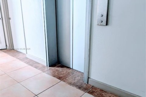 Copropriété à vendre à Hialeah, Floride: 1 chambre, 66.15 m2 № 1471698 - photo 11