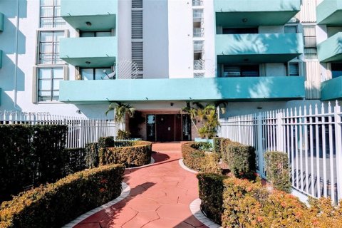 Copropriété à vendre à Hialeah, Floride: 1 chambre, 66.15 m2 № 1471698 - photo 6