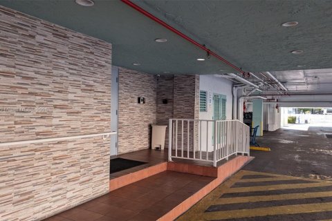Copropriété à vendre à Hialeah, Floride: 1 chambre, 66.15 m2 № 1471698 - photo 7