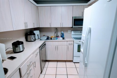 Copropriété à vendre à Hialeah, Floride: 1 chambre, 66.15 m2 № 1471698 - photo 13