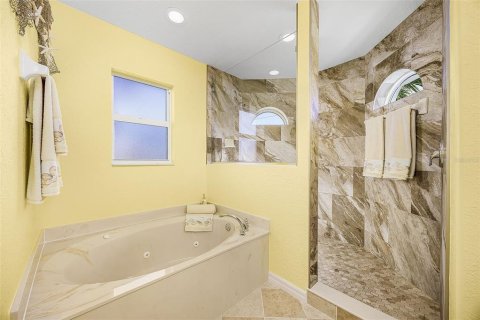 Casa en venta en Cape Coral, Florida, 4 dormitorios, 202.53 m2 № 2097650 - foto 21