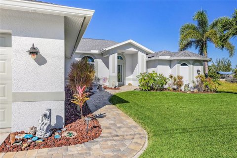 Casa en venta en Cape Coral, Florida, 4 dormitorios, 202.53 m2 № 2097650 - foto 4
