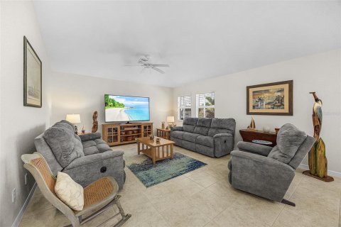 Casa en venta en Cape Coral, Florida, 4 dormitorios, 202.53 m2 № 2097650 - foto 14