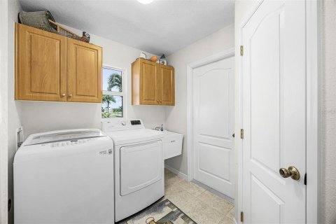Casa en venta en Cape Coral, Florida, 4 dormitorios, 202.53 m2 № 2097650 - foto 30