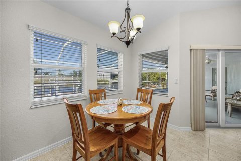 Casa en venta en Cape Coral, Florida, 4 dormitorios, 202.53 m2 № 2097650 - foto 13