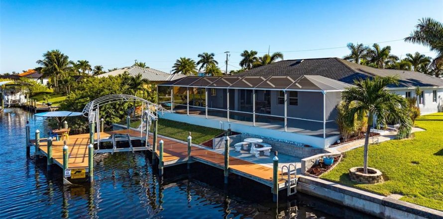 Casa en Cape Coral, Florida 4 dormitorios, 202.53 m2 № 2097650