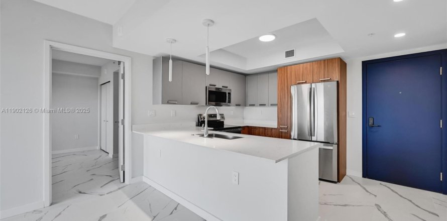 Apartment in North Miami, Florida 2 bedrooms, 83.7 sq.m. № 1954482