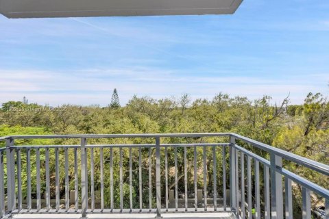 Apartment in North Miami, Florida 2 bedrooms, 83.7 sq.m. № 1954482 - photo 2