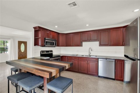 House in Saint Petersburg, Florida 2 bedrooms, 95.13 sq.m. № 1851138 - photo 8