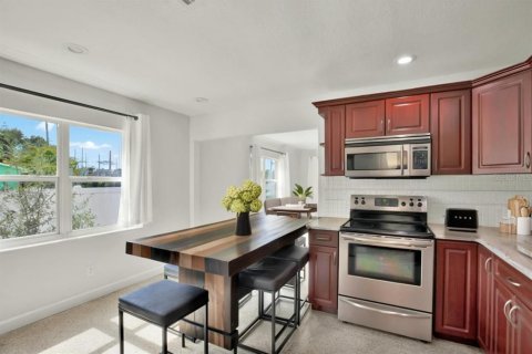 House in Saint Petersburg, Florida 2 bedrooms, 95.13 sq.m. № 1851138 - photo 9