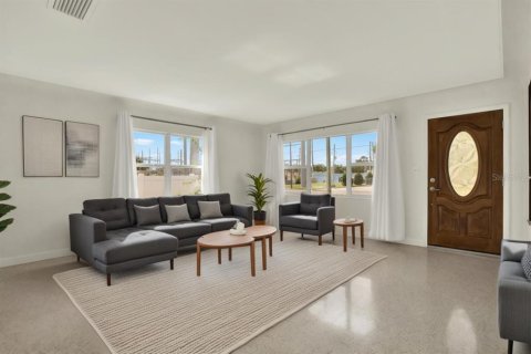 House in Saint Petersburg, Florida 2 bedrooms, 95.13 sq.m. № 1851138 - photo 5