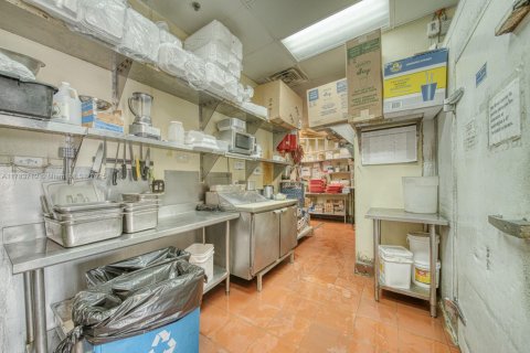 Commercial property in Hialeah Gardens, Florida № 1862831 - photo 17