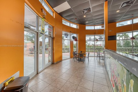 Commercial property in Hialeah Gardens, Florida № 1862831 - photo 3