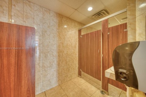 Commercial property in Hialeah Gardens, Florida № 1862831 - photo 20